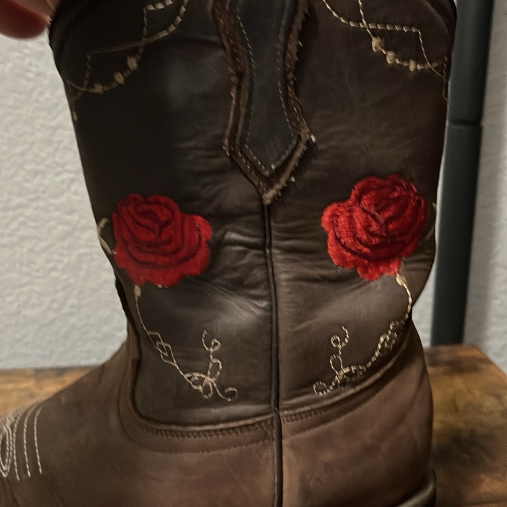 Cowboy Boots with Red Rose Embroidery - Picture 6 of 16